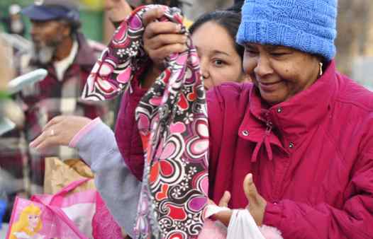 Community Solidarity Clothing Table