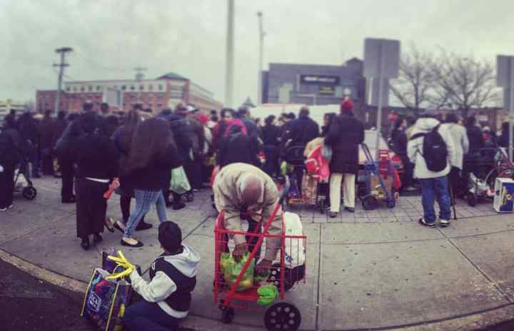 Crowds at the Community Solidarity Hempstead Food Share